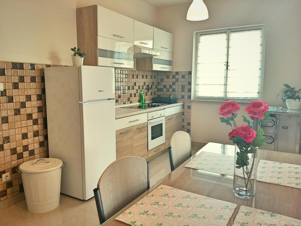 Jimmy Apartments プーラ エクステリア 写真